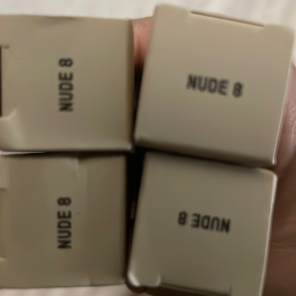 KKW Beauty Gloss in Nude 8 NWT - Picture 4 of 4